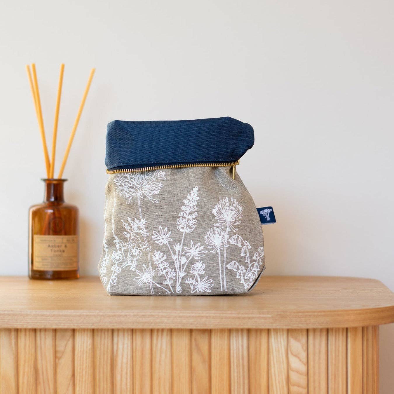 Helen Round - hand printed linen (US Duties Paid) – wholesale Toiletry bag – women's – Linen Toiletry Bag, Large Roomy Design With Garden Flowers1