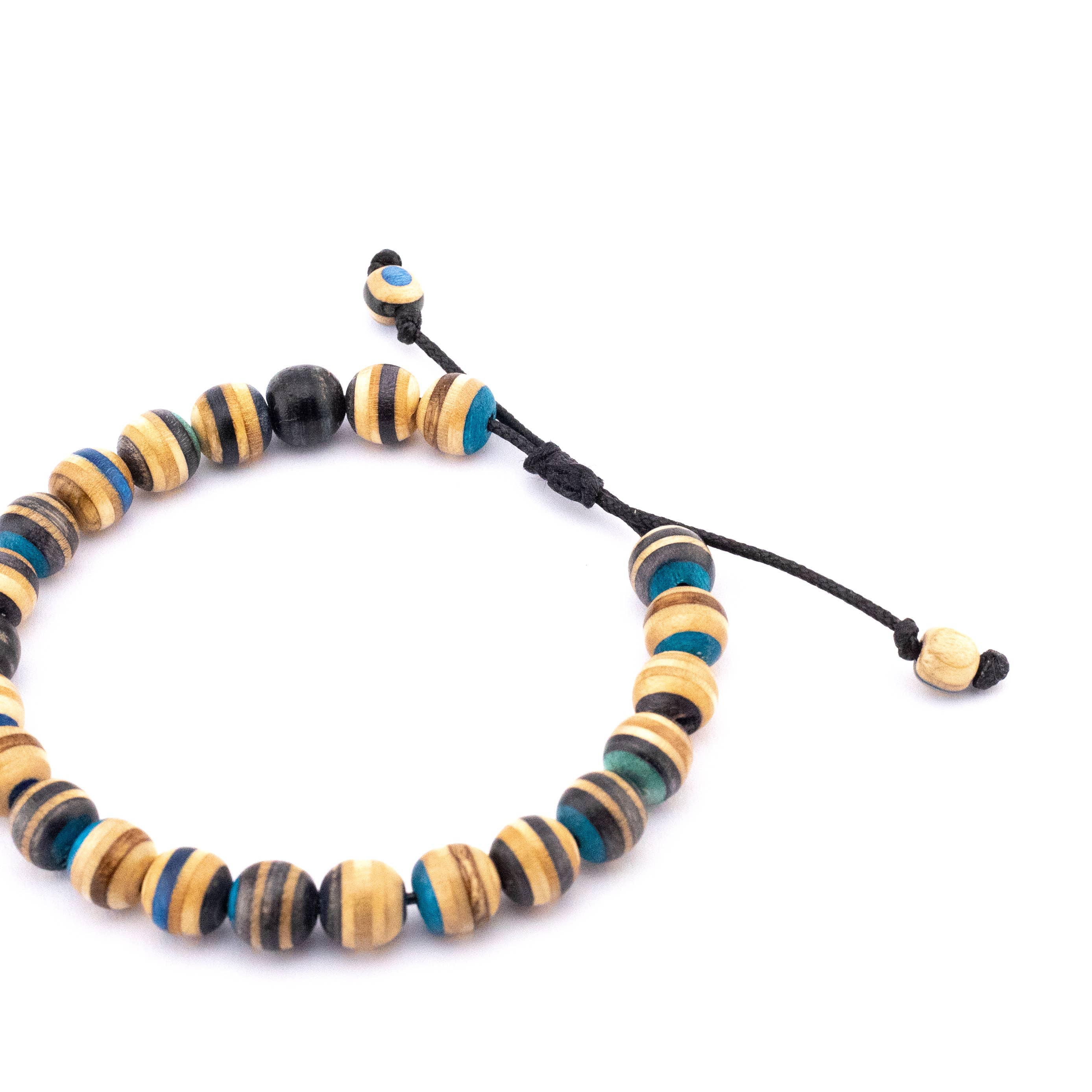 Skate4create – Engroshandel Perlearmbånd – Blåt Armbånd med Perler af Genanvendte Træskateboards1