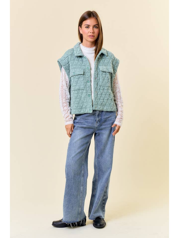 Doe and Rae - Wholesale Outerwear Vest - Women's - QUILTED POINT COLLAR FLAP PATCHED POCKET VEST - 10626J-114