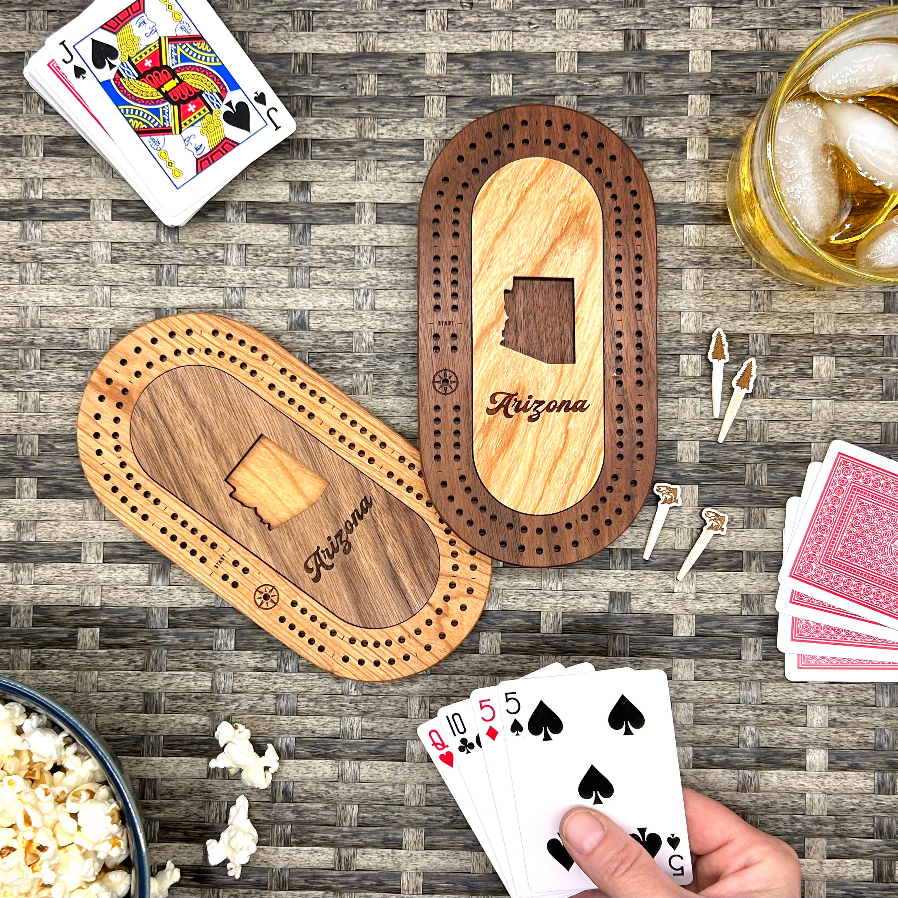 Cast & Carve - Venta al por mayor Juegos de mesa - Juego de minitablas de viaje de EE. UU., con pinzas personalizadas2