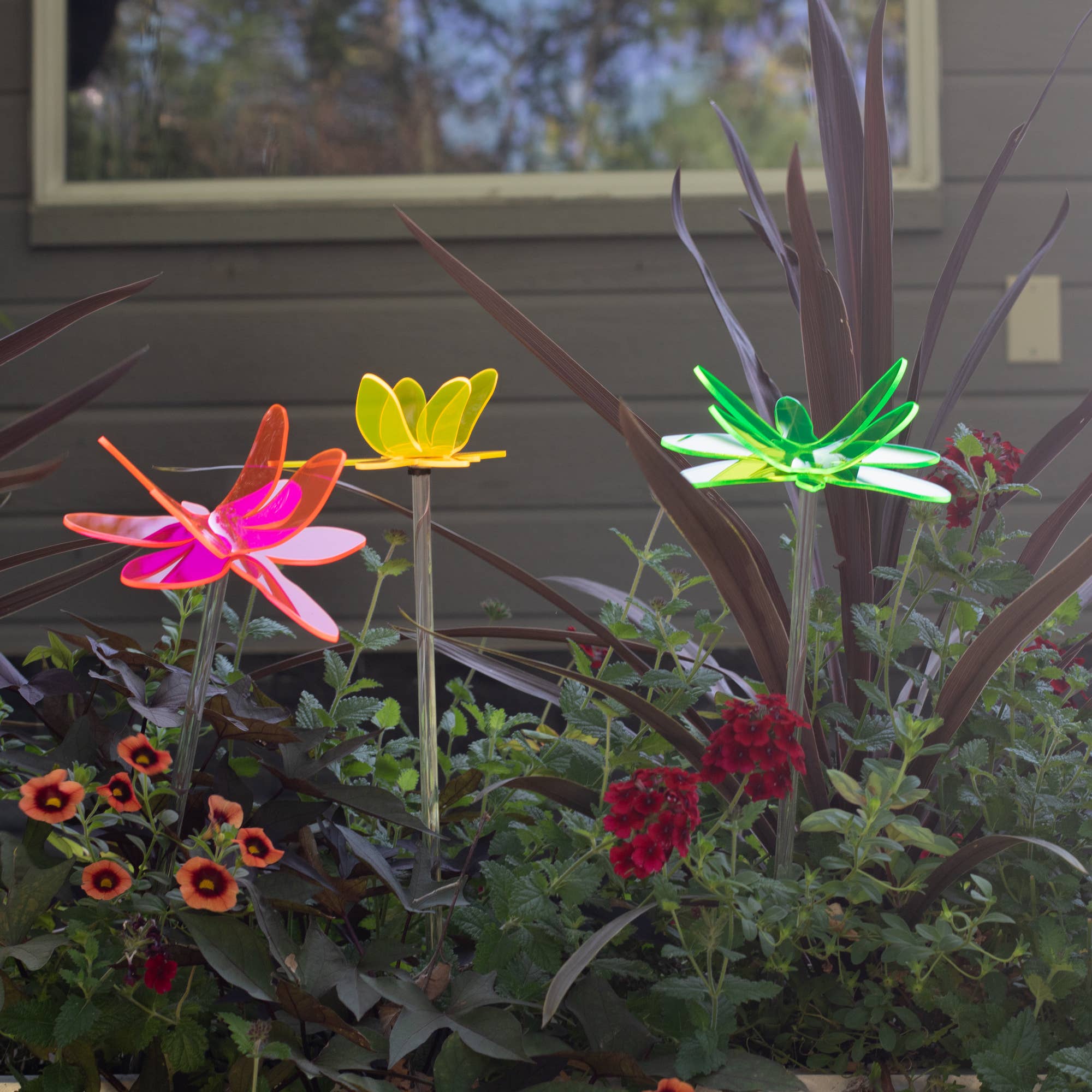 The Colored Petal - Venta al por mayor Postes de jardín/césped - Estaca de jardín con forma de libélula, adorno de jardín5