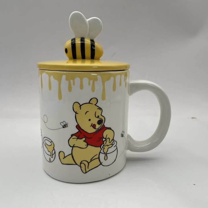 Silver Buffalo - Wholesale Coffee Mug - Winnie the Pooh Hungry Honey 18oz Ceramic Mug w Sculpted Lid
