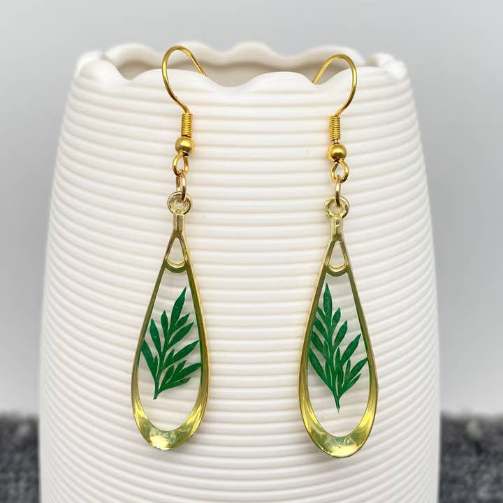 Hängande örhängen med pressat ormbunksblad - PDF för wholesale av Mio Queena