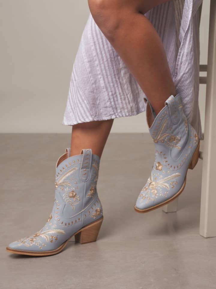 BOTTINES WESTERN À BRODERIES FLORALES CORRAL pour la vente par CCOCCI