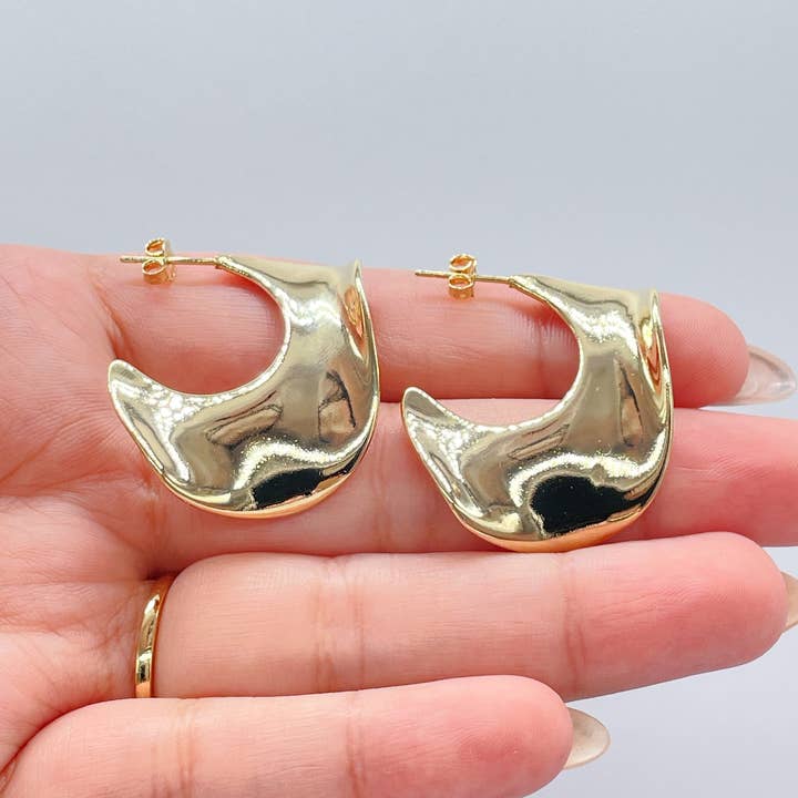 Boucles d'oreilles style bohème ondulé lisse en 18k GF pour la vente par Milie