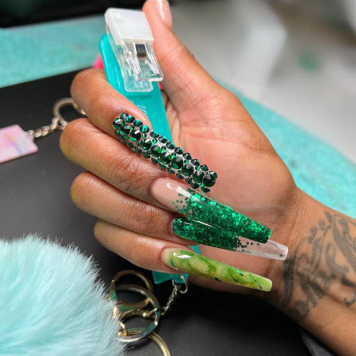 NABulous - Wholesale Keychain - Women's - Long Nails Card Grabber | NABulous43