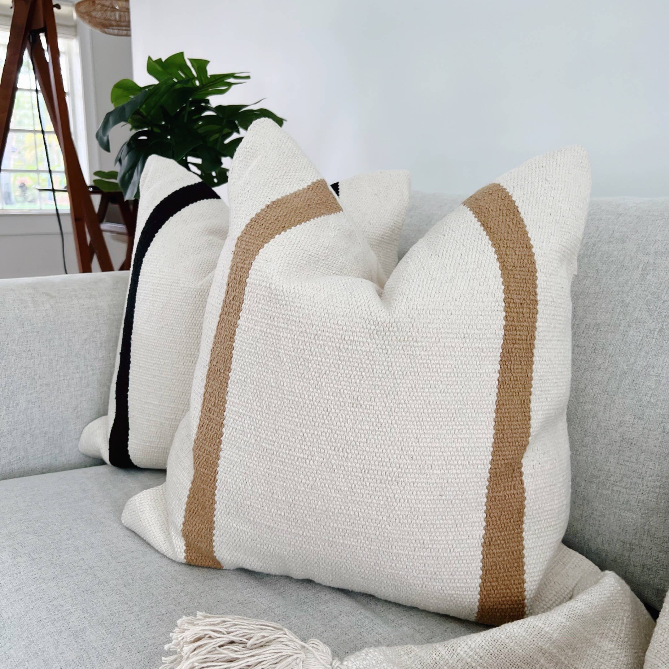 theHOMEmind – wholesale Prydnadskuddfodral – Anema randigt Kilim Örngott2