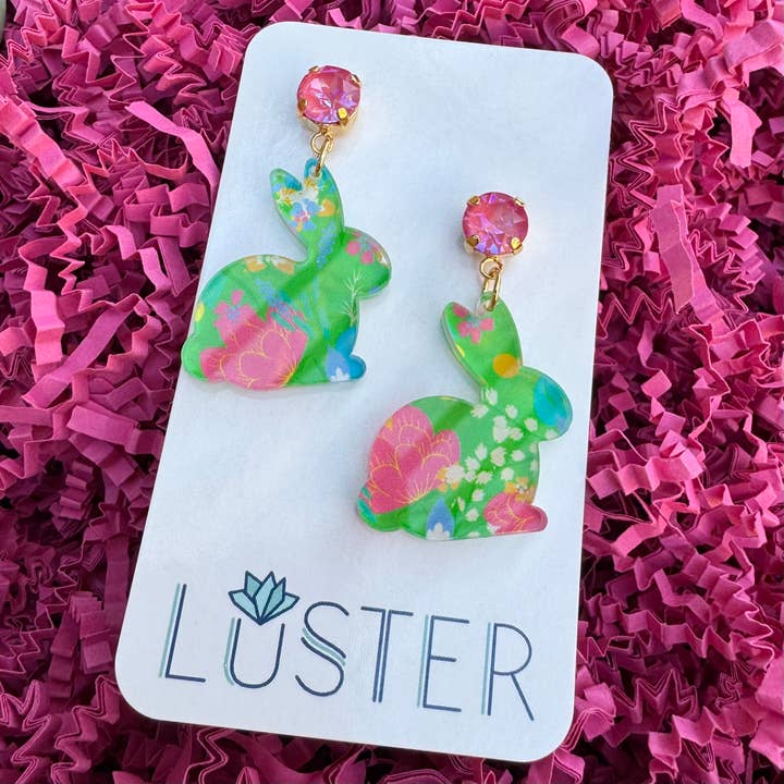 Boucles d'oreilles légères en acrylique avec lapin de Pâques de printemps pour la vente par LUSTER