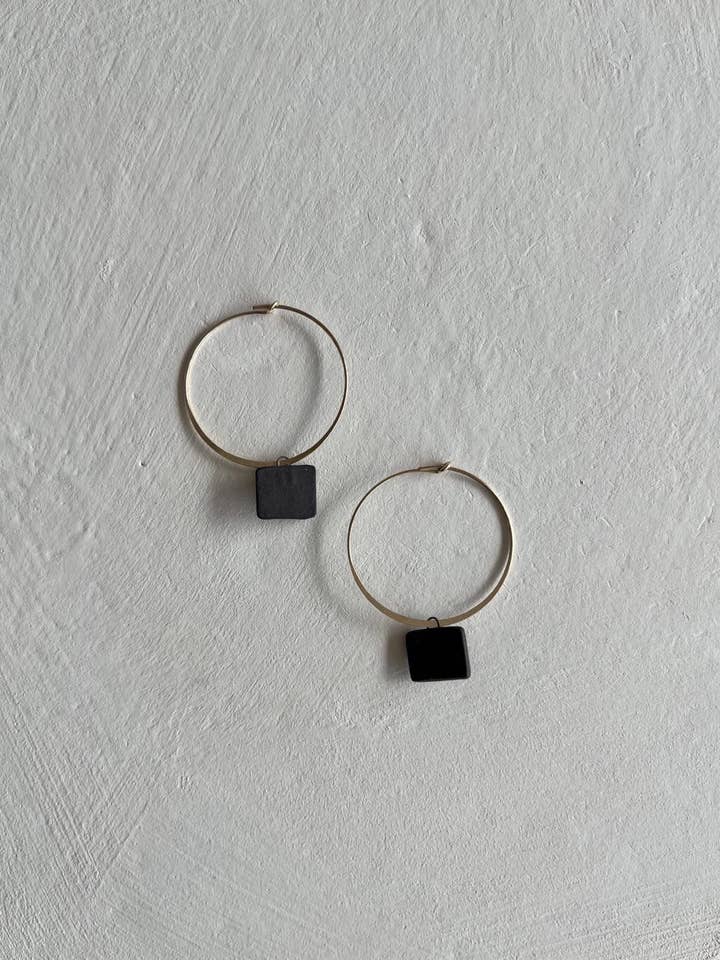 Cerceaux et carrés | Obsidian pour la vente par Clay by Shay