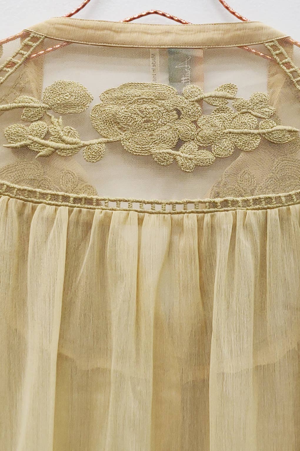 Champagne Camellia Top / Bluse for engroshandel på Faire13