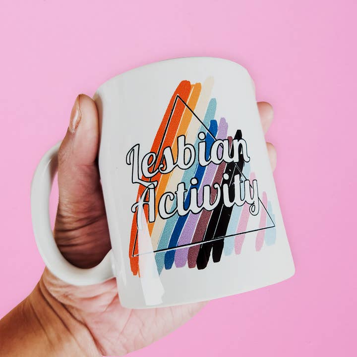 Mug d'activité lesbienne pour la vente par Little Rainbow Paper Co
