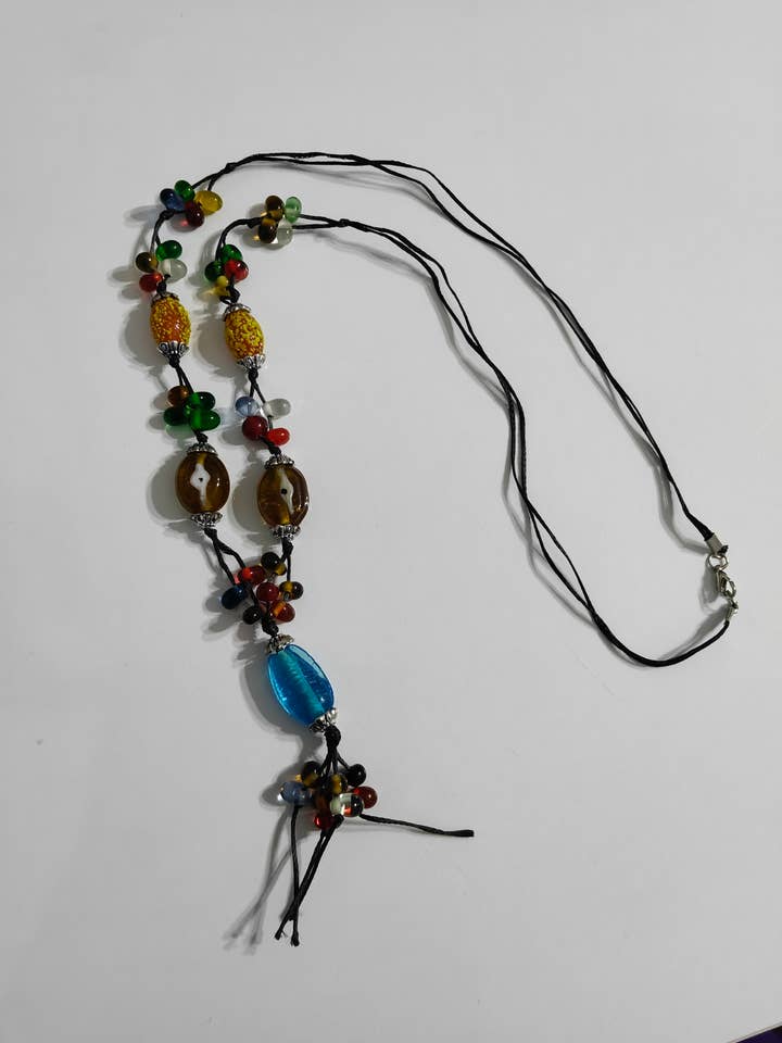 Dans af farver: Elegant håndlavet perlehalskæde for engroshandel hos Düldül Jewelry