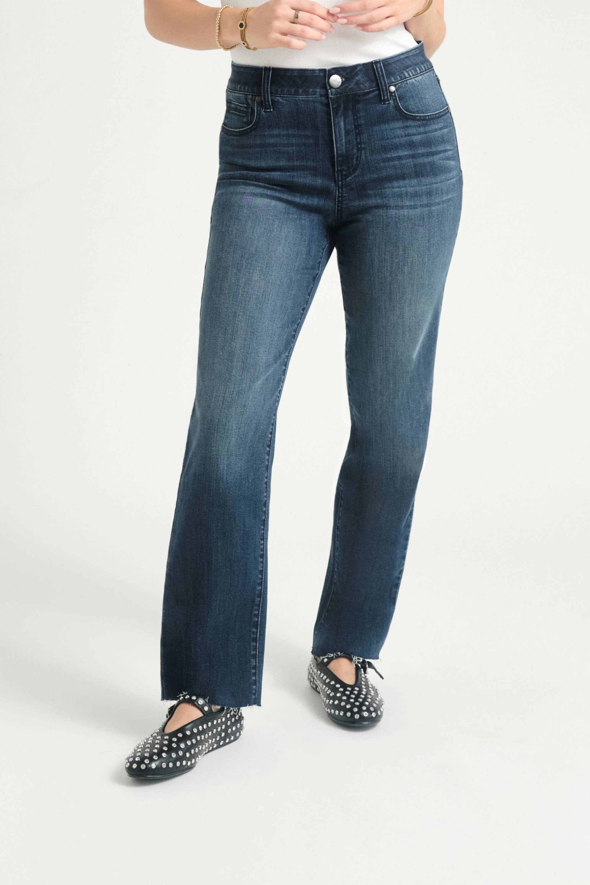 1822 Denim - Wholesale Jeans - Women's - 30" Shapewear Straight Leg Jean w/ Raw Hem in Grayden7