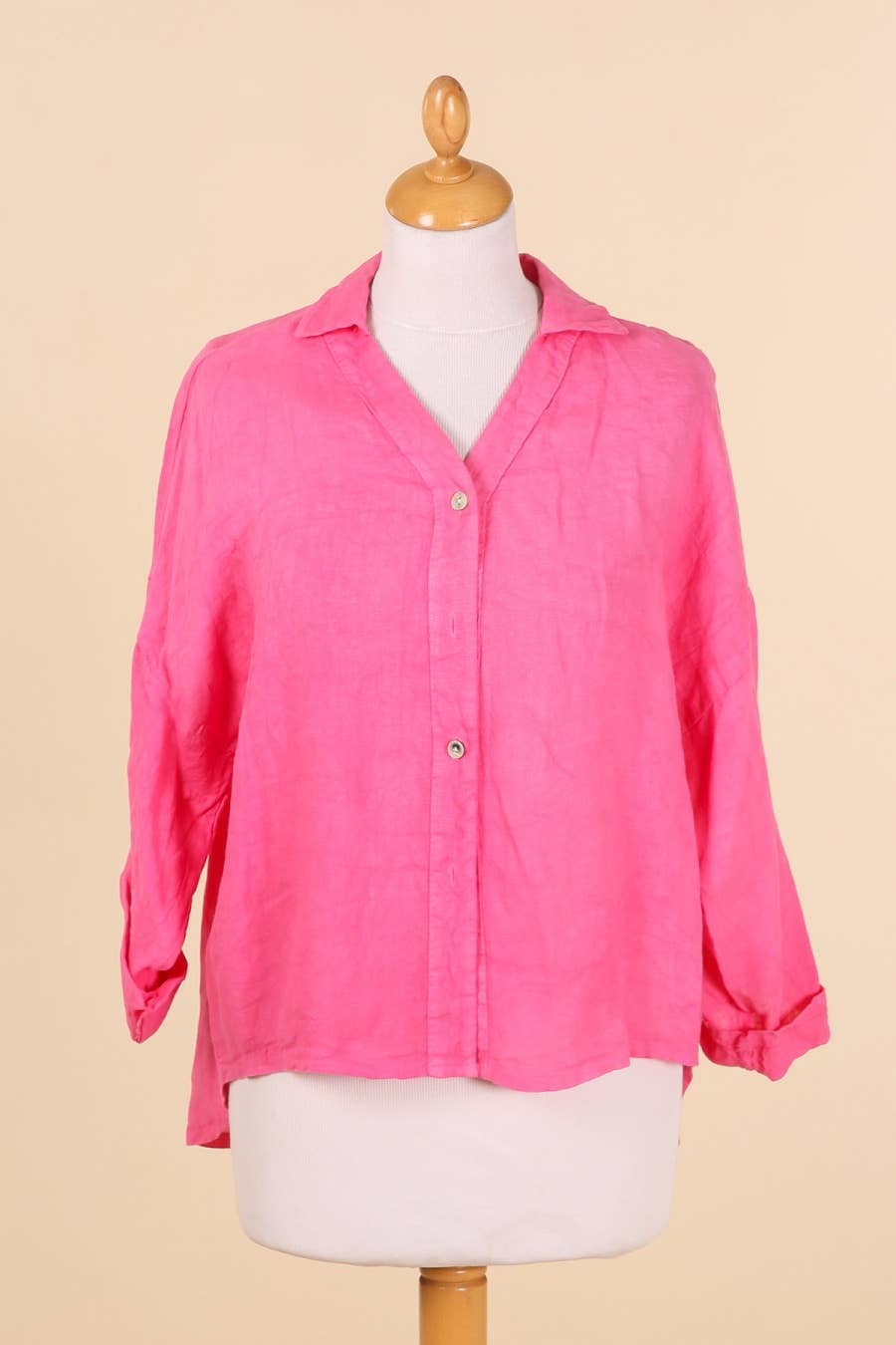 la maison des fibres naturelles – Engroshandel Skjorte med buttondown – til kvinder – Hørskjorte med sidelommer og bagplissering14