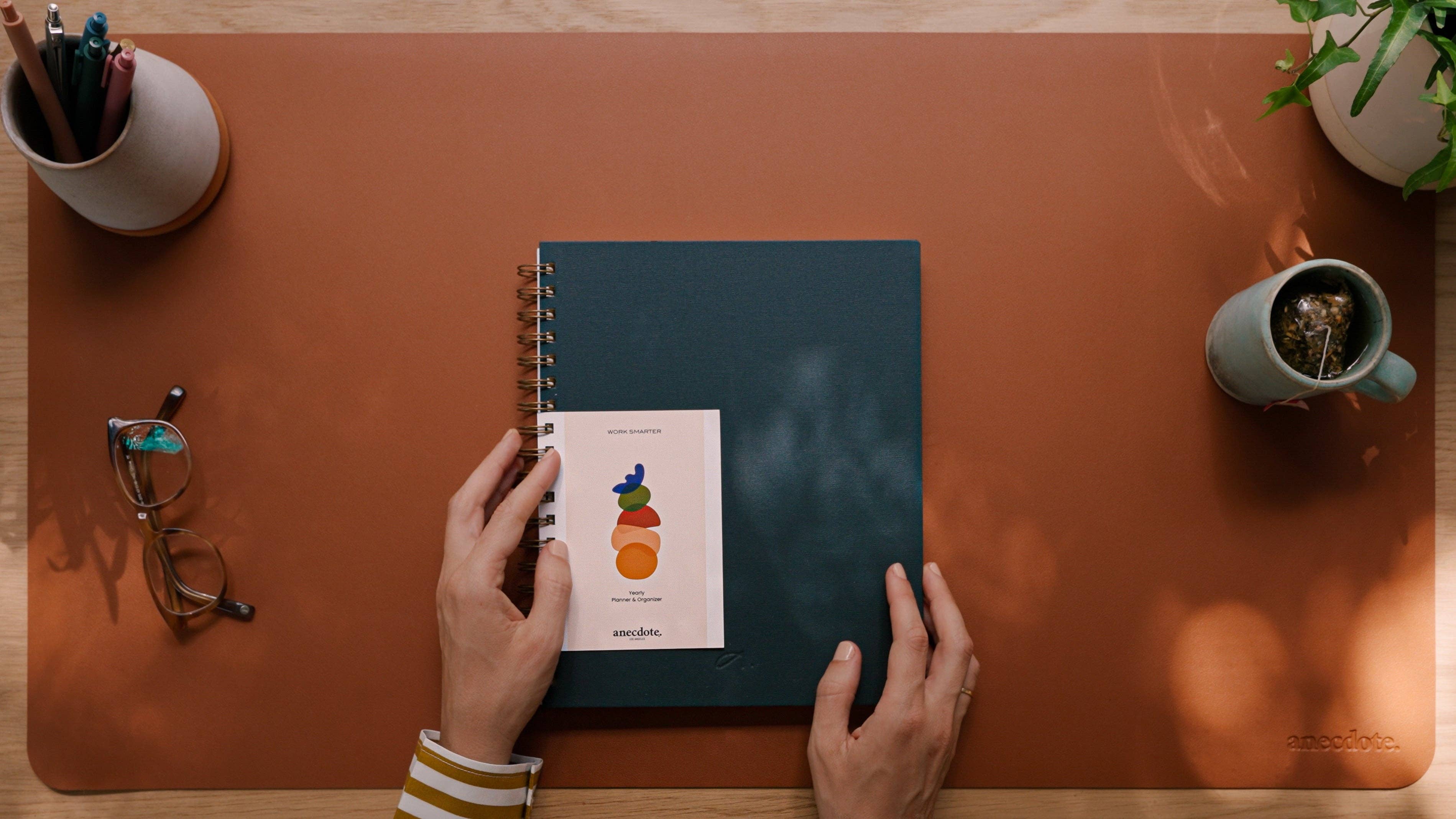 Anecdote Goods - Venta al por mayor Agendas - El Planificador Anual - Encuadernado en Espiral de Latón con Cubierta de Buckram22