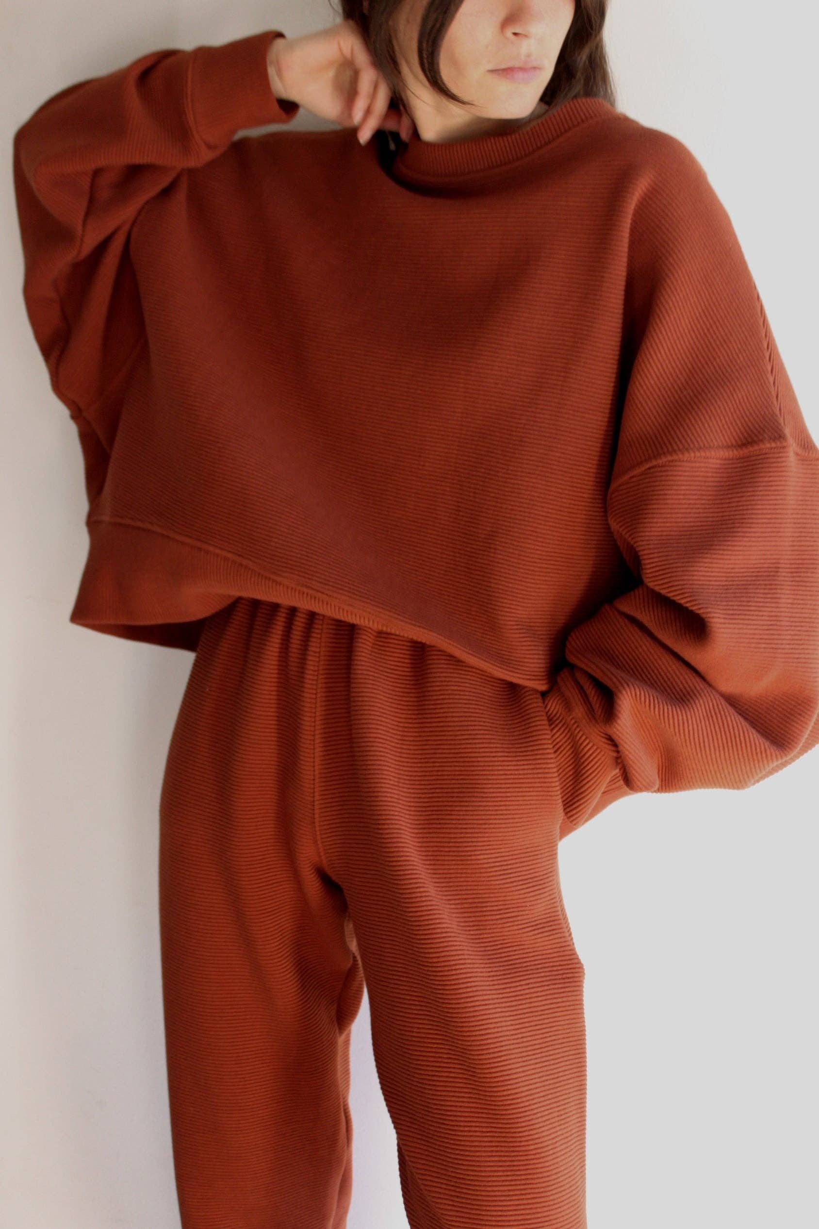 Na Nin – Großhandel Strickpullover – Damen – Margot Kurzes Sweatshirt aus Baumwolle mit Riffelmuster2