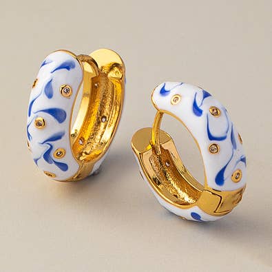 Boucle d'oreille en émail bleu et blanc pour femme pour la vente par Fabula