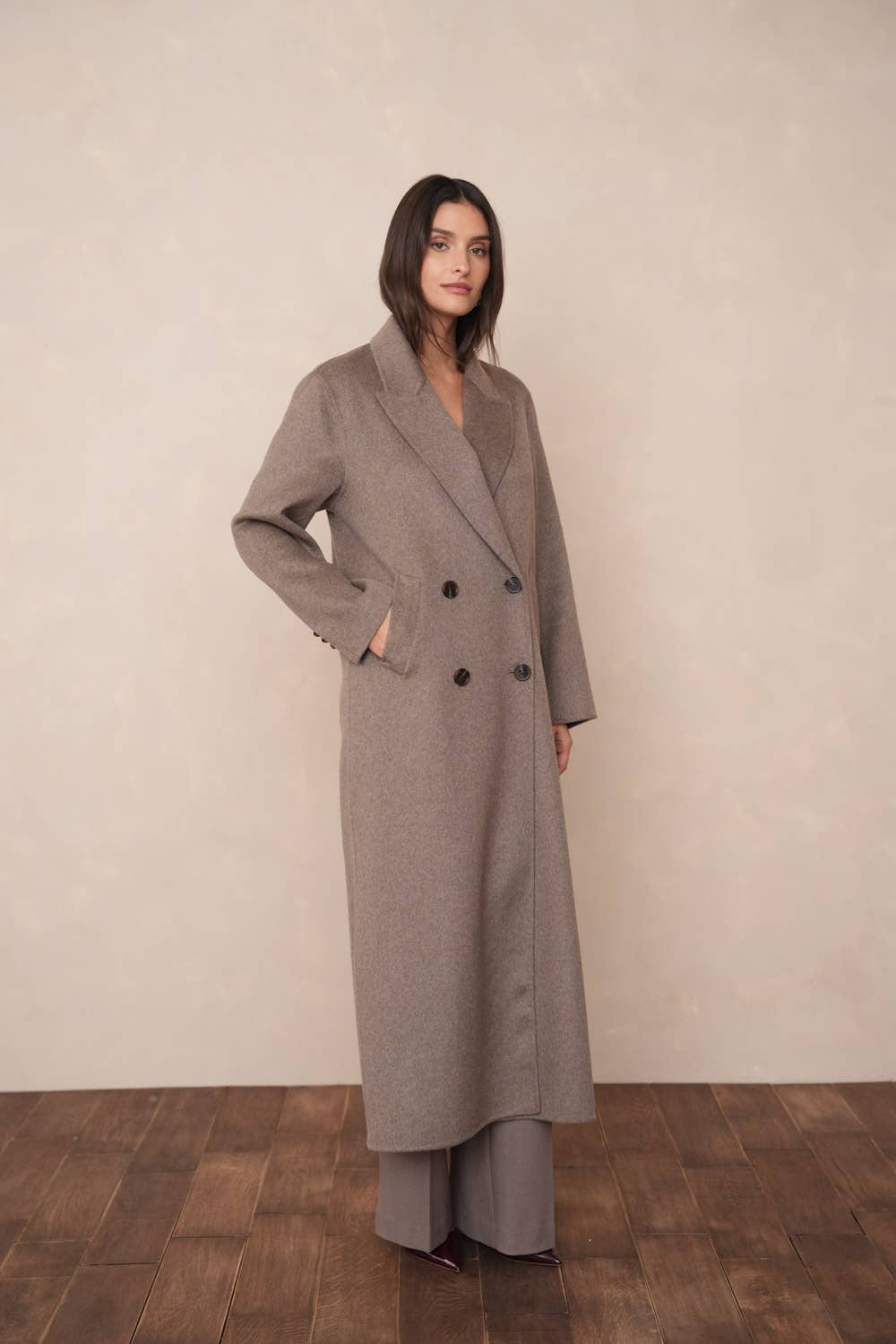 Attentif Paris – Großhandel Mantel - Damen – Extra langer, handgenähter Oversize-Mantel aus Wollmischung35