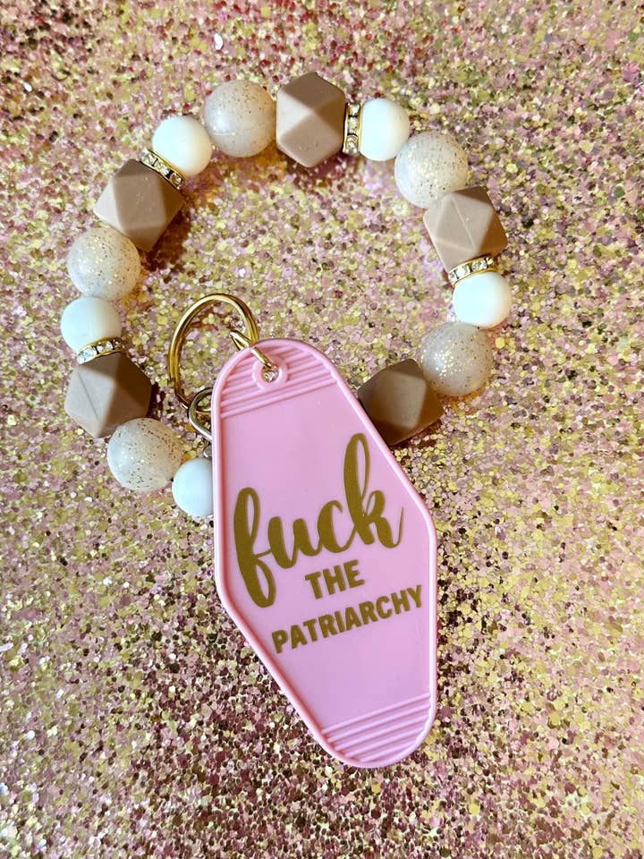 Porte-clés Motel rétro F the Patriarchy pour la vente par Korr Sticker Co