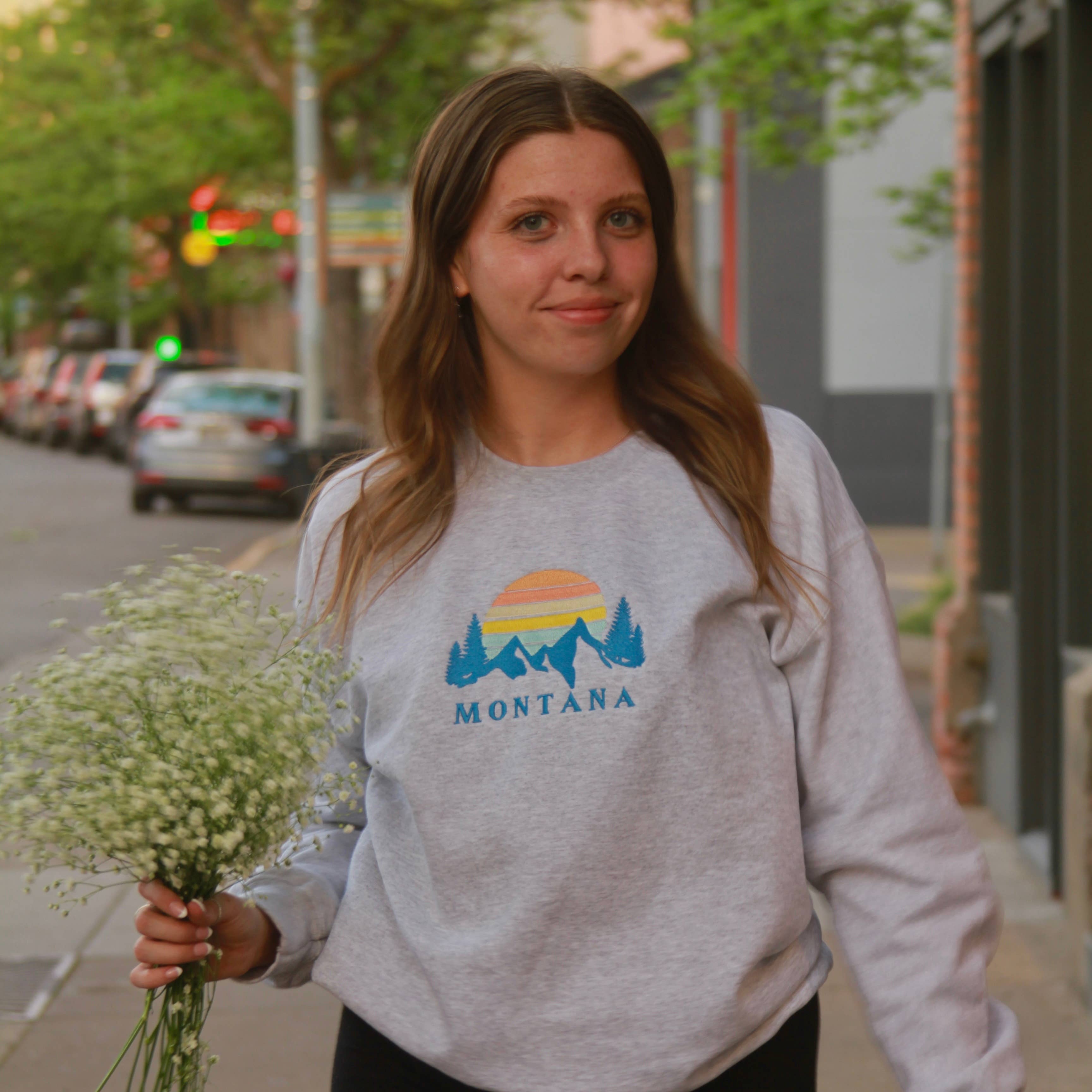 SewGenesis - Vente Sweat-shirt – femme - Col ras-du-cou brodé Montana Sunset2