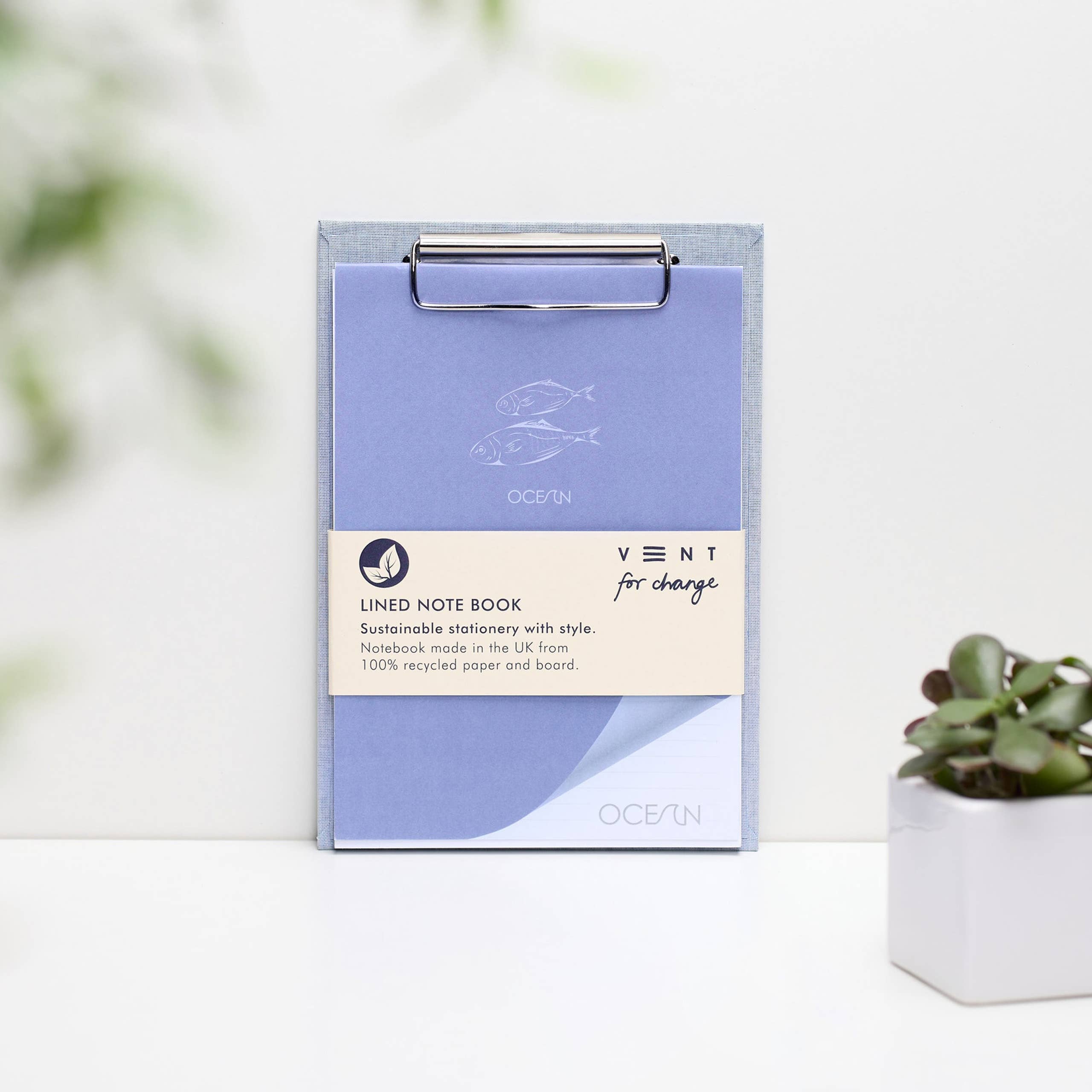 VENT for Change USA - Vente Porte-blocs - Presse-papiers et bloc-notes A5 - Plastiques océaniques recyclés - Bleu mer