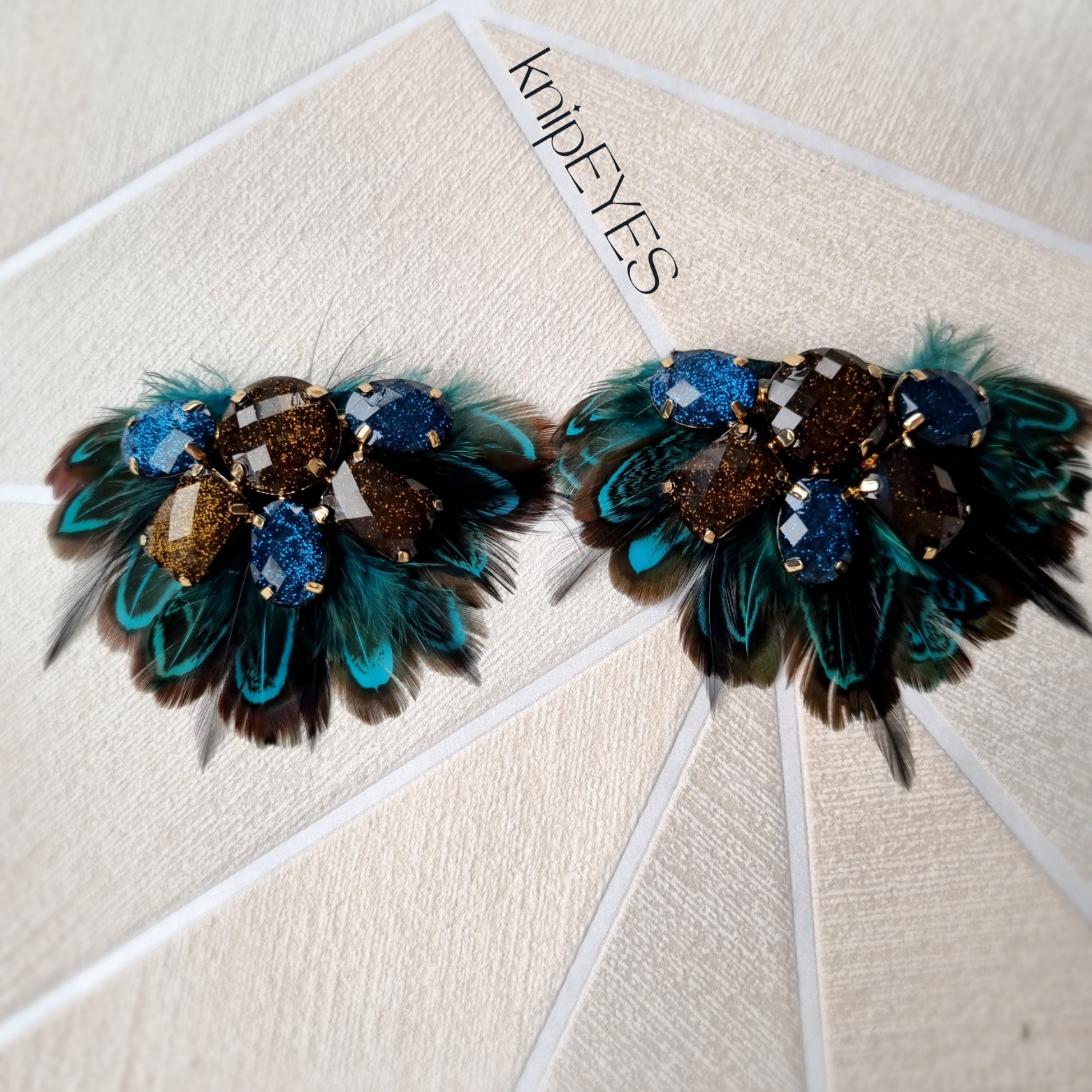 knipEYES – wholesale Shoe jewellery – Women’s – Shoeclips & Fashionclips Feather - Blue/Grey (per pair)3