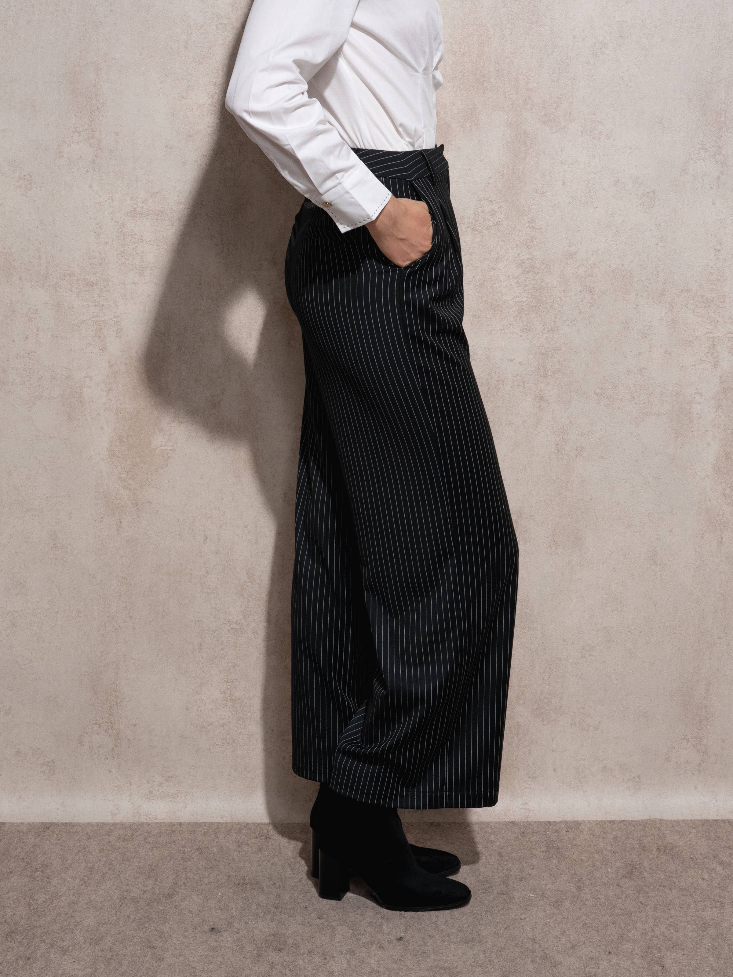 Black 259444 - CALCAS 72%PE 25%RA 3%ET for wholesale on Faire2