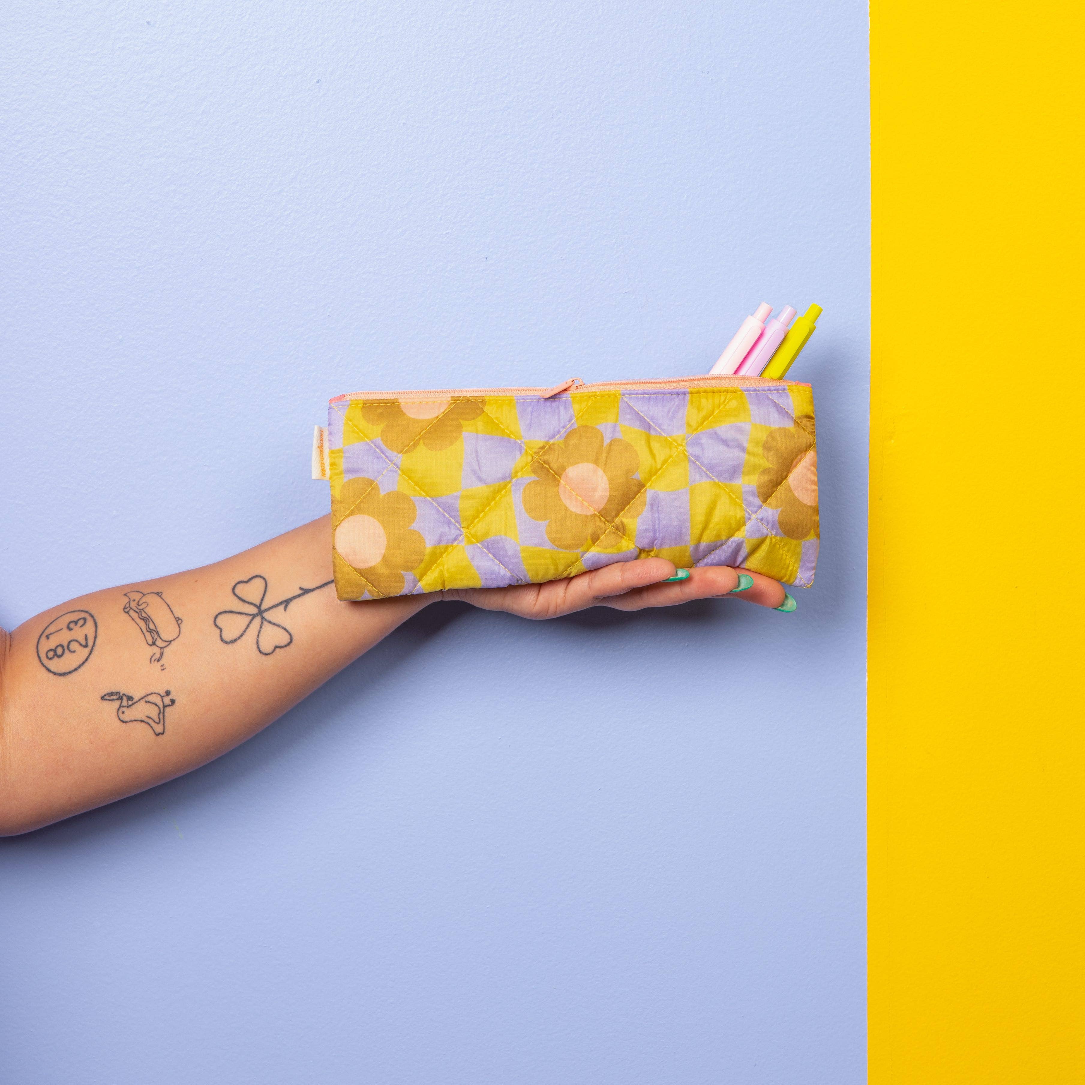 Talking Out of Turn – Bolsa/estojo para lápis por atacado – Bolsa Daisy Puffy Pixie Cool Funky2