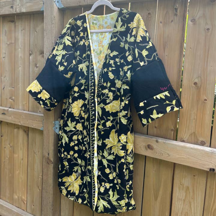 Stevie Duster: Broderet Blomstret (XS/S) for engroshandel hos Sunstone Jewels