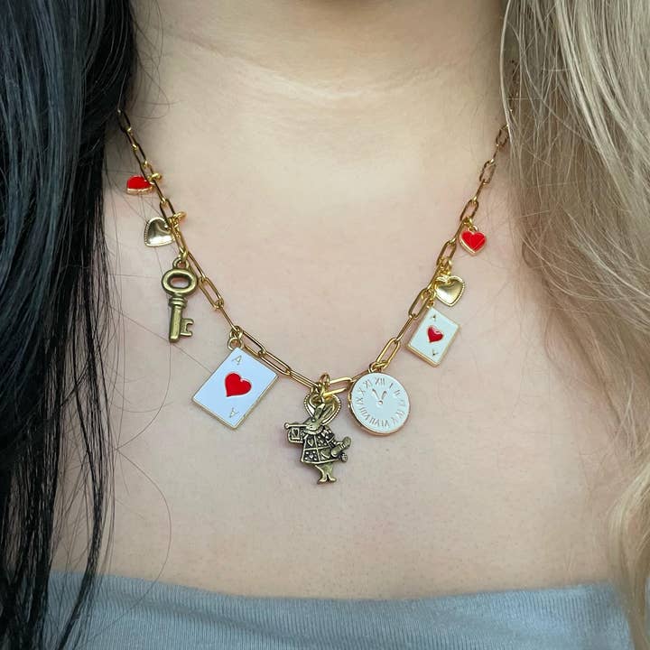 Alice in Wonderland-thema bronzen en gouden bedelketting. voor wholesale door Predictable Art
