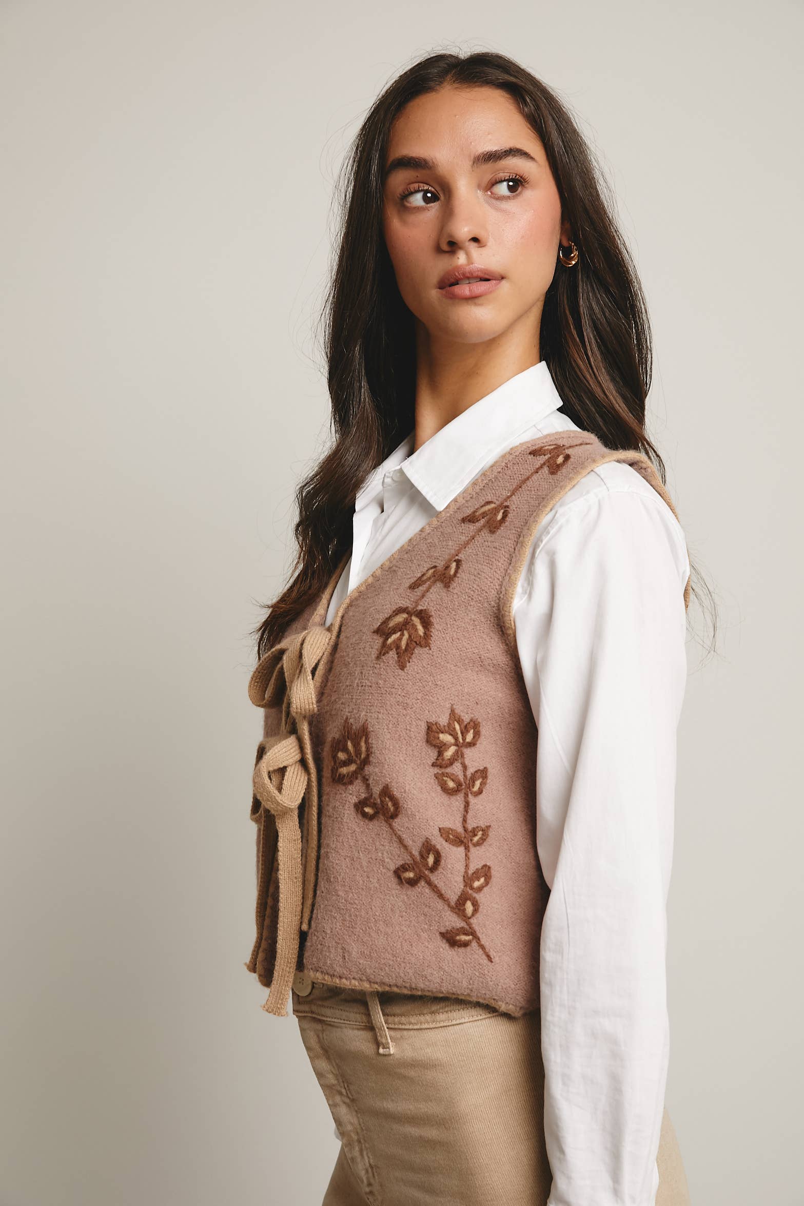 Forte - Wholesale Vest - Dames - Gebreid Vest met Bloemenprint en Striksluiting FSW000620