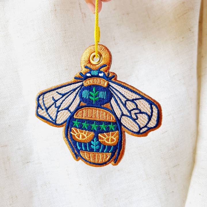 Rikrack - Wholesale Keychain - Women's - Bee embroidered bag charm keychain2