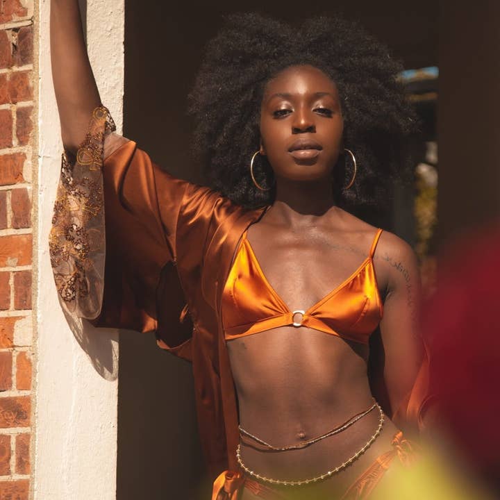 Luna Flame silk boudoir-bralette for engroshandel hos IHUOMA