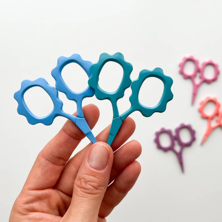 Matryoshka Doll Shop - Wholesale Scissors - Small Flower scissors, tiny embroidery scissors