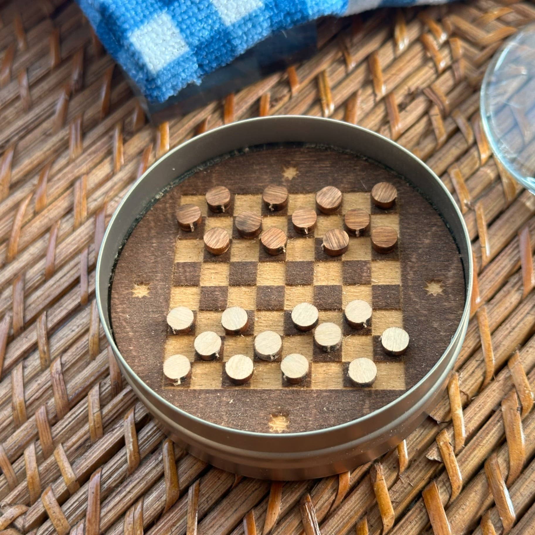 Ingeneius – wholesale Board game – Games in the Round - Checkers1