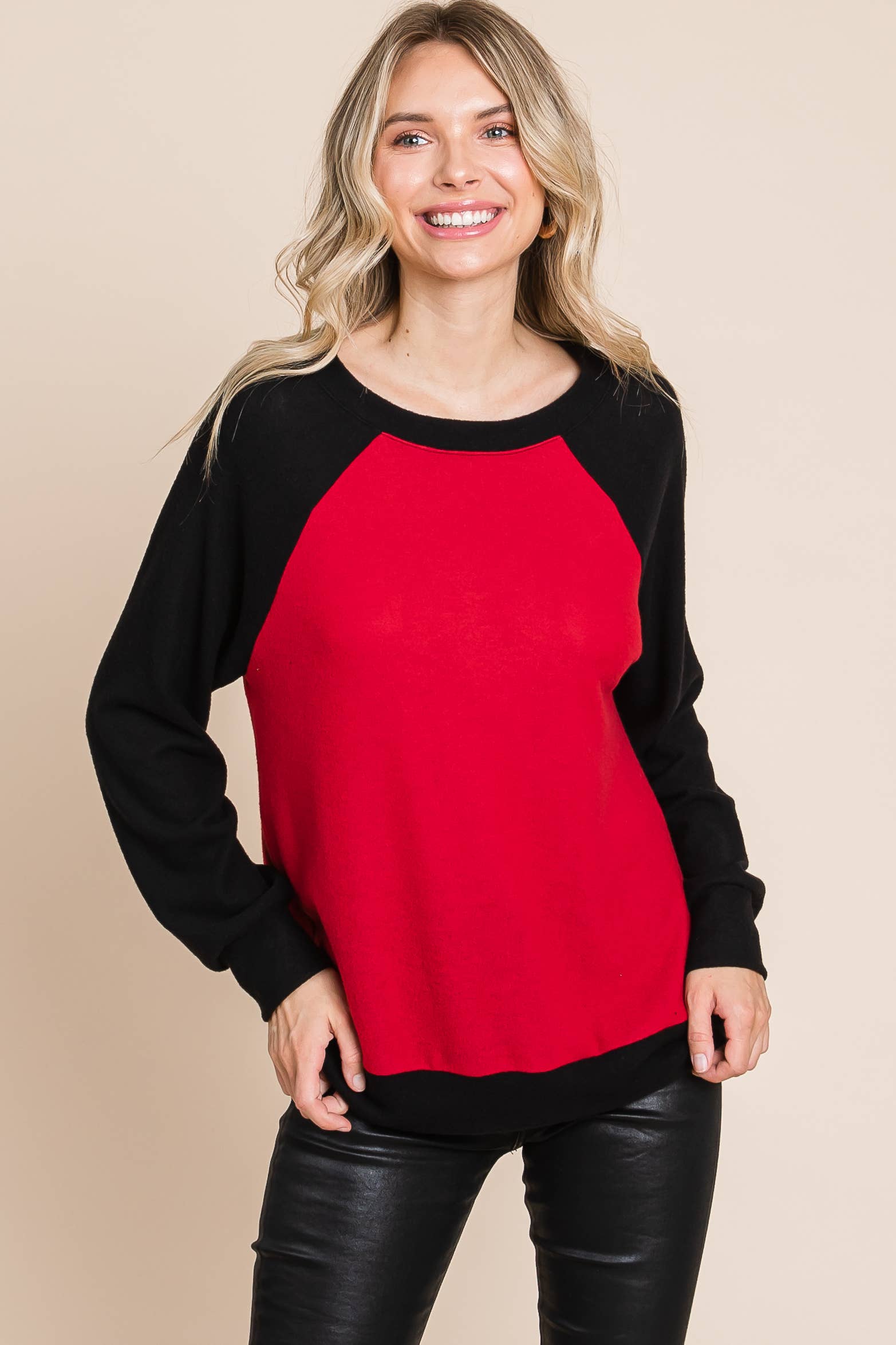 Rojo ETK-8841-PL Plus Size Color Block Hacci Brush Top de venta al por mayor en Faire3