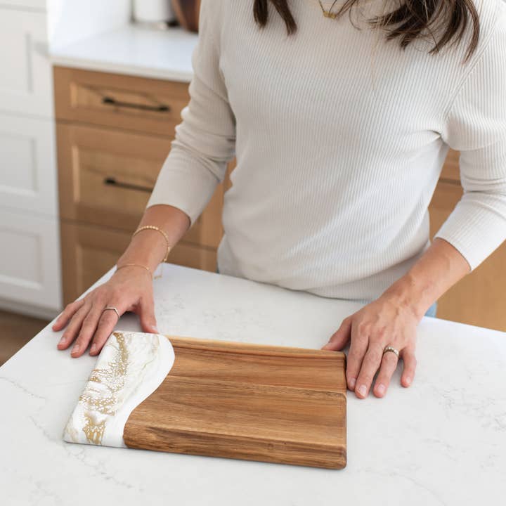 Lynn & Liana Designs - Venta al por mayor Tablas de quesos - Tabla de quesos y charcutería Wood Resin Date Night sin tarifas adicionales4