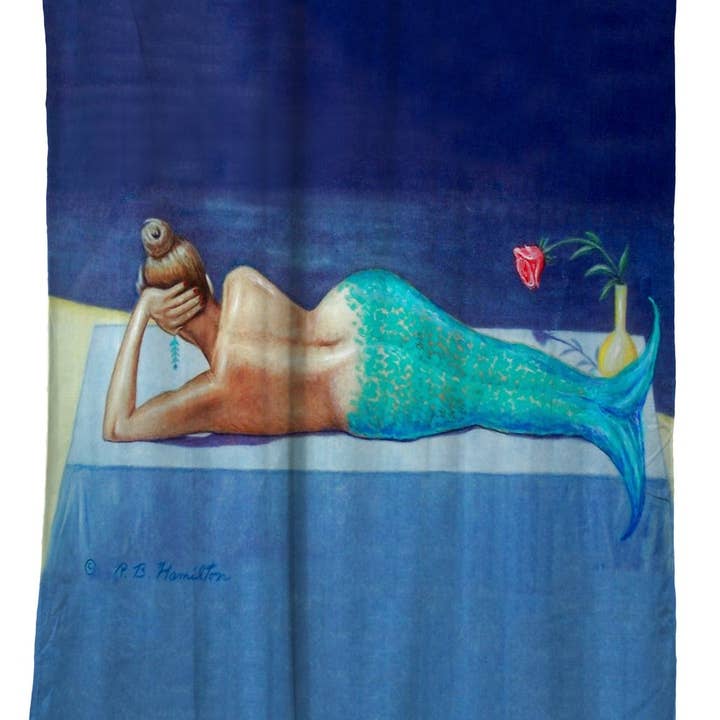 Rideau de douche sirène pour la vente par Betsy Drake Interiors