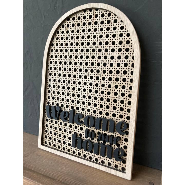 Rieten boogbord met tekst 'Welcome to Our Home' voor wholesale door Cope and Co Custom Signs