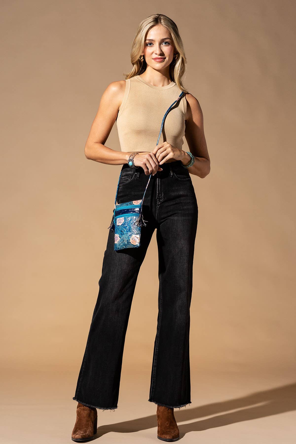 SIENA Handbemalte Handytasche aus echtem Leder für den Großhandel auf Faire4