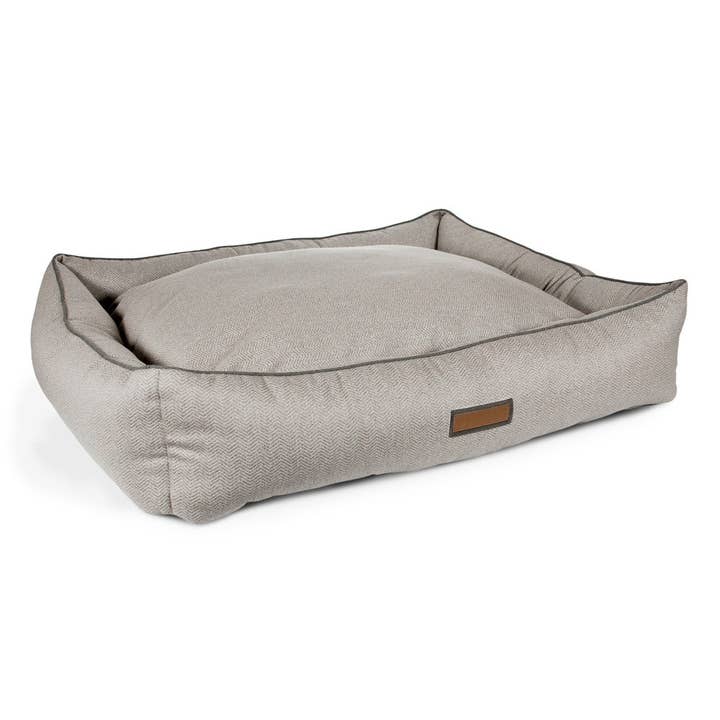 Lit pour animaux de compagnie Hugger en Foggy Feline pour la vente par The Houndry