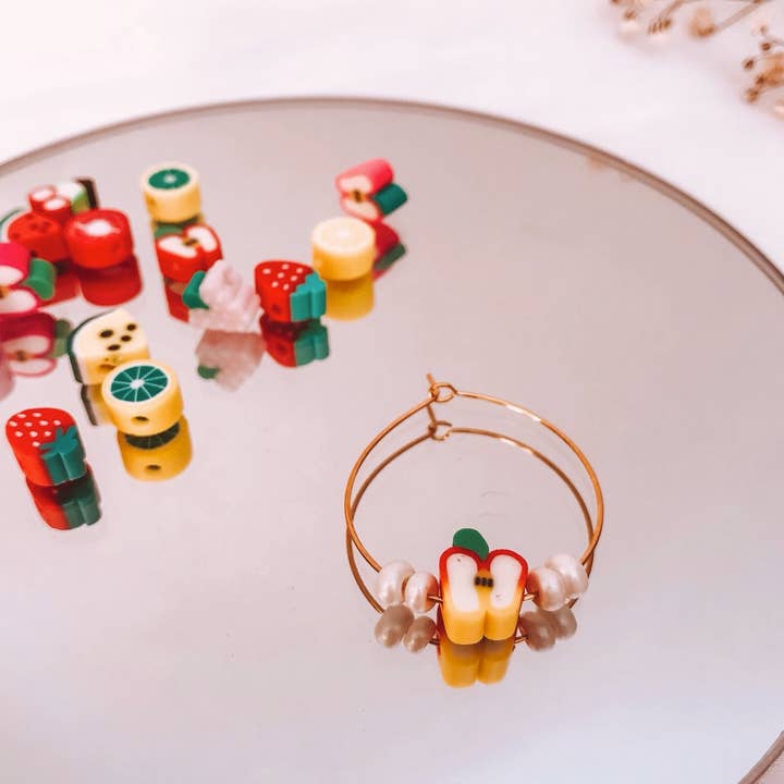 Oorbellen met fruit en kralen - set van 3 paar voor wholesale door Locas Biju