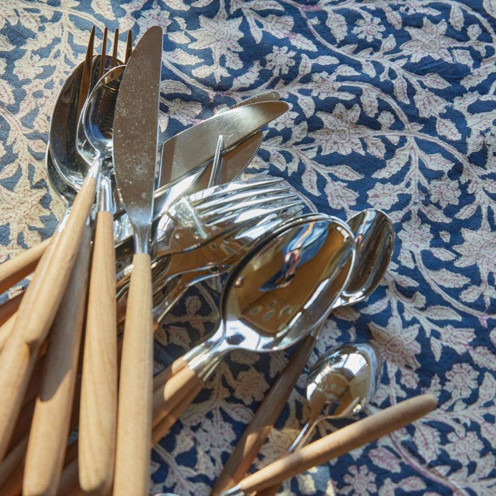 Bonheur du Jour – wholesale Tablecloth – Indian tablecloth with Goa Indigo floral print3