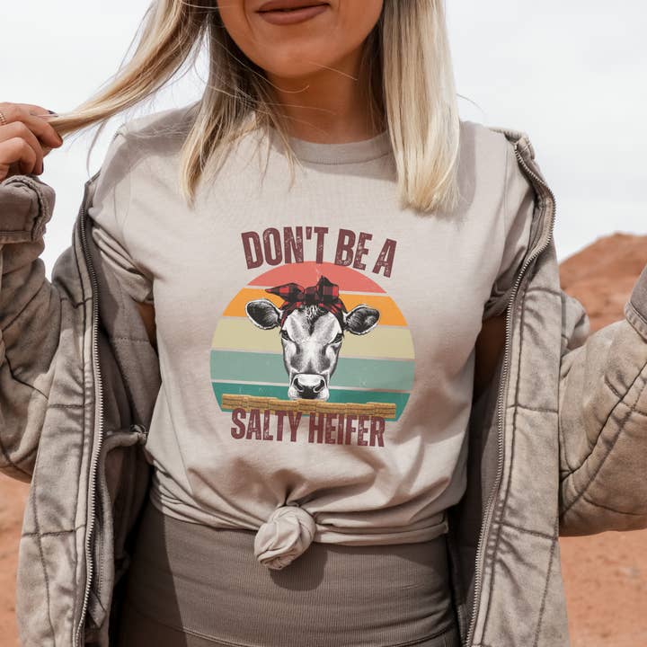 Salty Heifer T-shirt for engroshandel hos Trendznmore - Modern Graphic Apparel