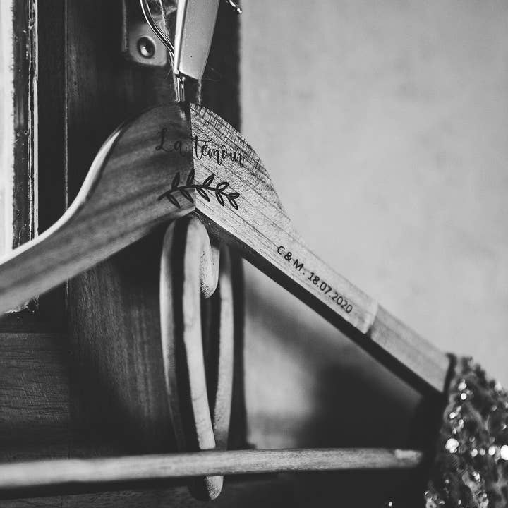 ATELIER MFK - Wholesale Clothes Hangers - Personalized wooden hanger "Wedding"2
