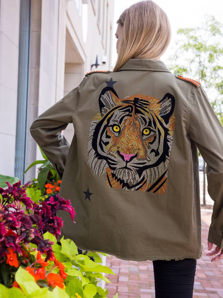 Sobrecamisa, Verde Militar, Cara de Tigre para venta al por mayor de Moving Forward Designs