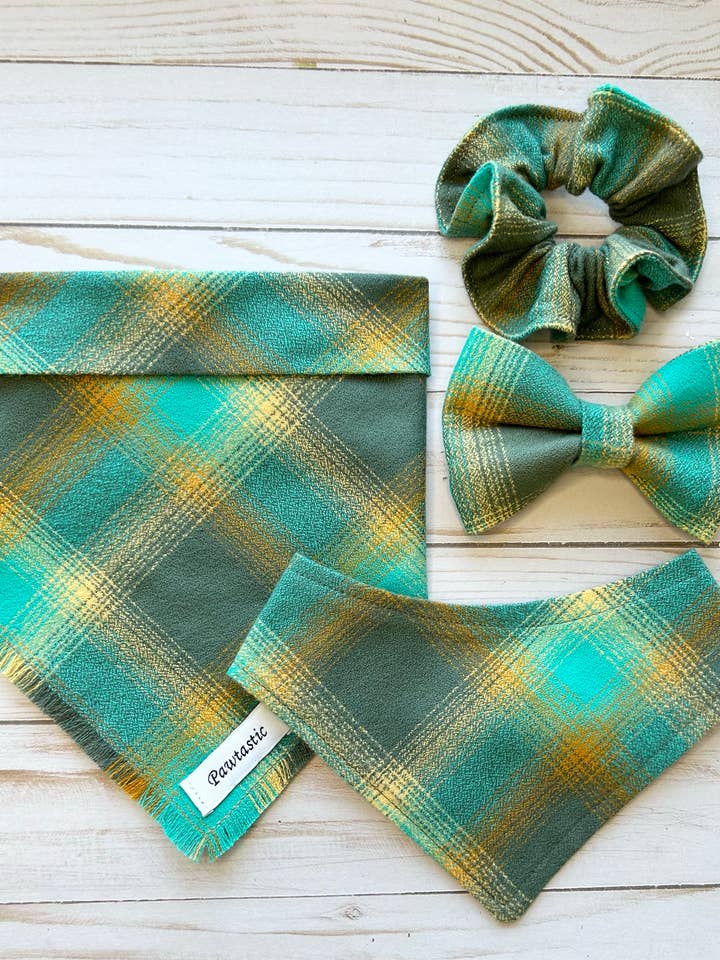 Bandana Lagoon avec nœud papillon, chouchou/nœud à cheveux en option pour la vente par Pawtastic Bandanas
