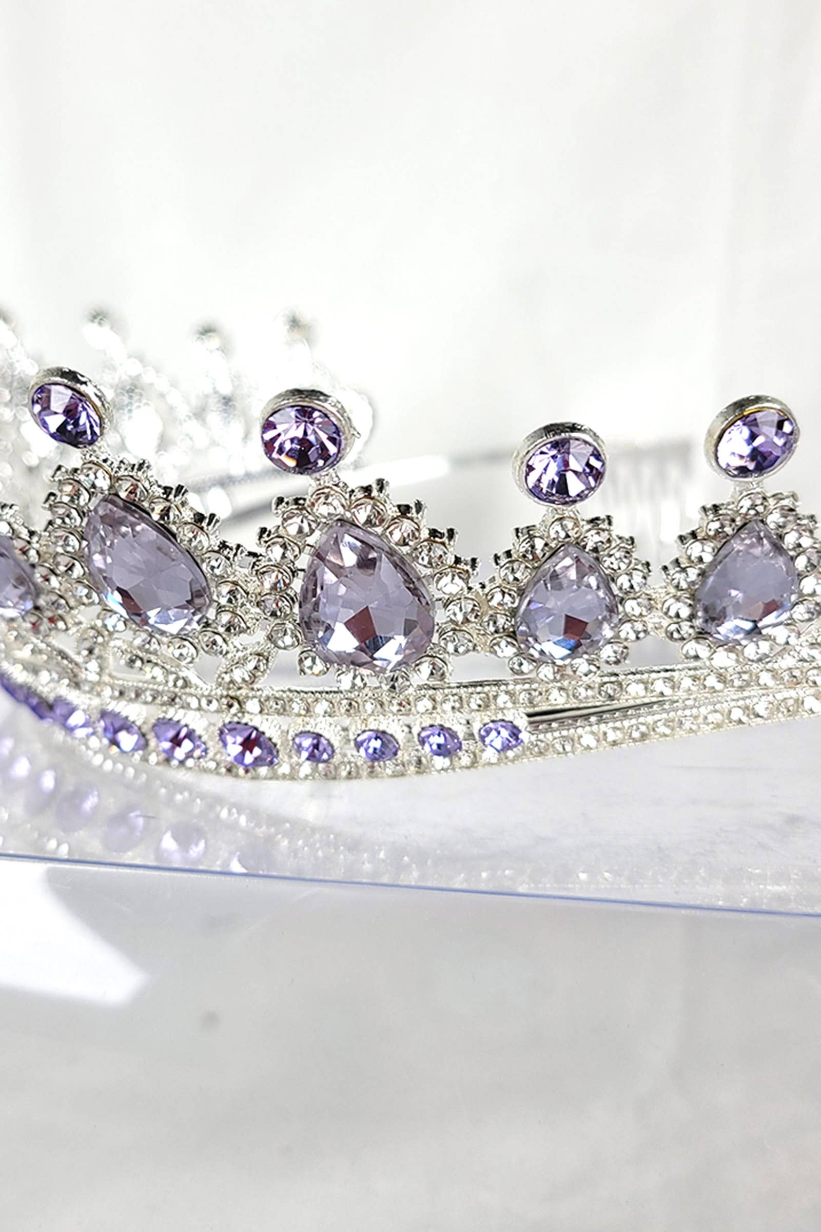 Chicas - Wholesale Tiara - Women's - One Size Fits All Metal Tiara With Jewel Rhinestones HT879-40