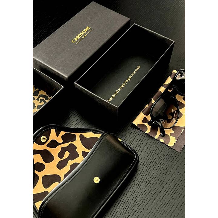 Cardsome – Großhandel Sonnenbrille – Damen – BRIGITTE, schwarze Sonnenbrille mit verblassten Gläsern