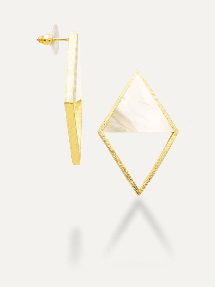 Goldohrringe Abigail Perlmutt für den Großhandel von TIAHRA Jewelry